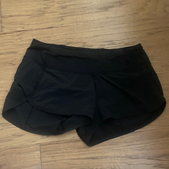 lululemon athletica Women's Black Athletic Shorts - Picture 3 of 3
